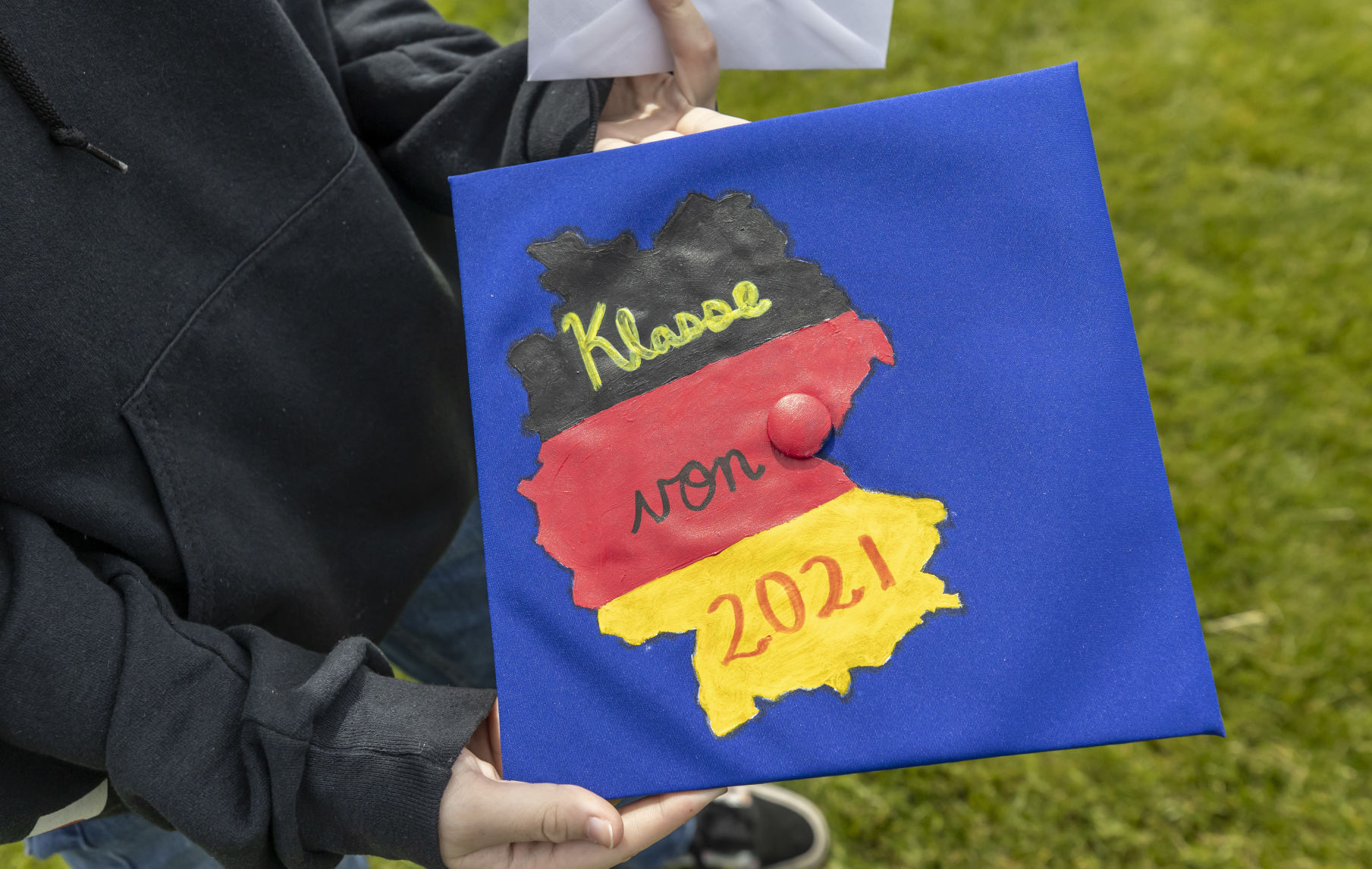 Macarthur grad caps 9 051421.JPG